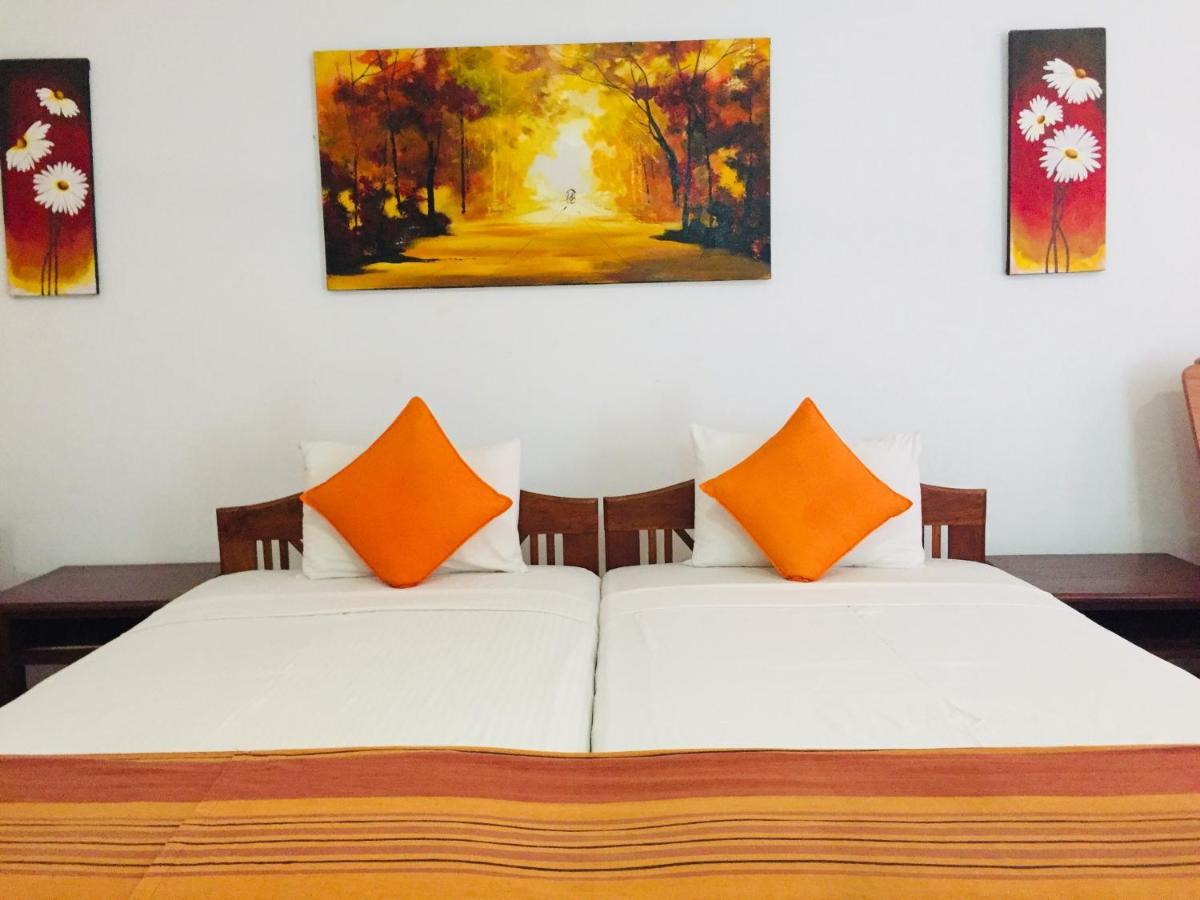 Hotel Sunflower Kataragama Exterior foto